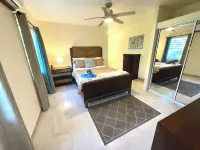 2 bedroom w/ 2 en-suite private bathrooms - 1mile from Cruz Bay Hotels in 