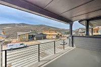 Inviting Hideout Townhome w/ Balcony & Lake Views! - Apartments