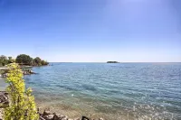 Cozy Middle Bass Island Getaway on Lake Eerie! - Homestays