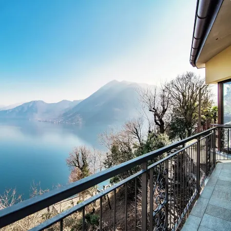 Argegno Wonderful View - by Myhomeincomo