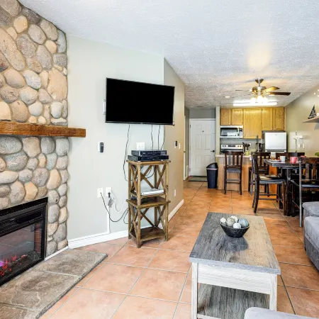 Garden City Condo w/ Pool Access by Bear Lake!