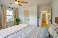 2 Mi to Tims Ford Lake! Cozy Cottage w/ Fireplace - 3-Star
