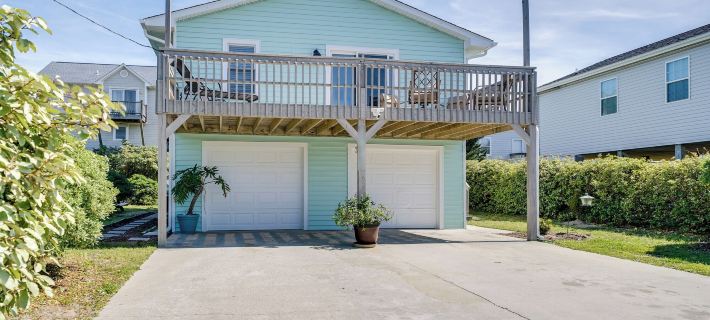 Charming Surf City Beach House - Walk to Ocean! Hotels in Pender County