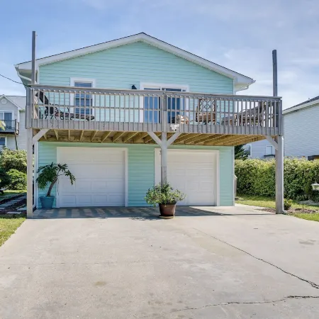 Charming Surf City Beach House - Walk to Ocean!
