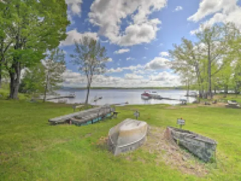 Lakefront Gloversville Home w/ Beach + Dock! Hoteles en Condado de Fulton