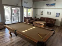 Lake Tahoe Getaway- Hot Tub, Pool, Near Ski Resorts, Beaches, Restaurants & Pubs