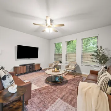 Luxurious 4 Bed Duplex Getaway!