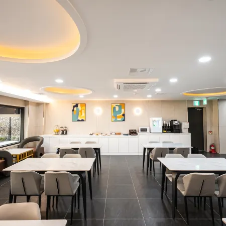VAVANT TOURIST HOTEL