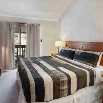 Winterset 8 Pet Friendly 4 Bedroom Townhouse by Redawning Rooms