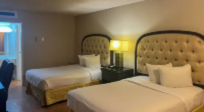 MOTEL 6 維克多維爾綠樹大道