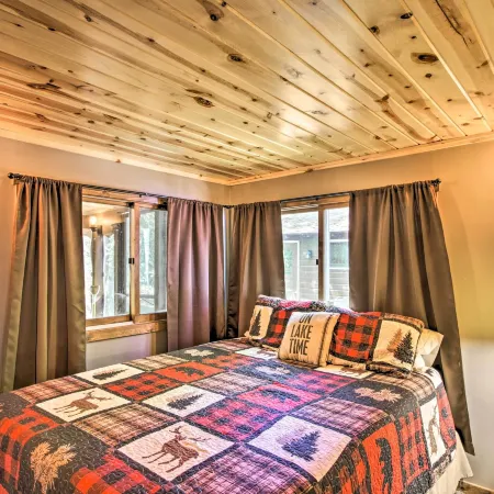 Loon Lake Lodge' w/ Dock, Sauna & Hot Tub!