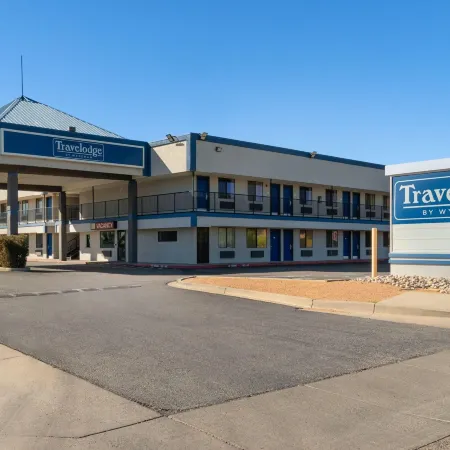 Travelodge by Wyndham Albuquerque West