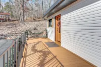 Walk to Current River: Ozarks Adventure Home! -  Privatzimmer