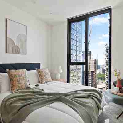 A 3BR with City Views Near Queen Victoria Market Rooms