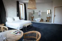 Eclosion Château Hôtel & Restaurant - Pools