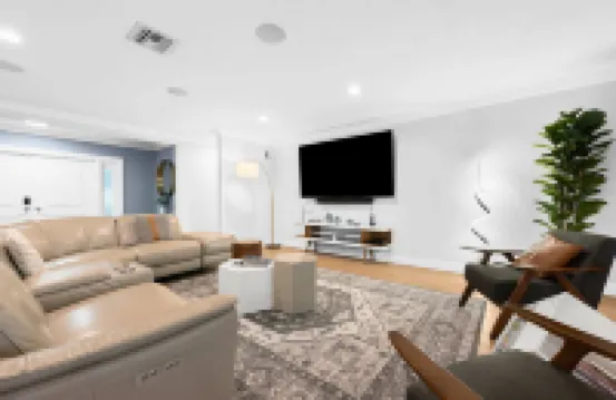 Luxurious Waterfront Home with Pool, Sauna and Game Room - Stunning Retreat