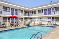 Motel 6 Medford, or - piscine
