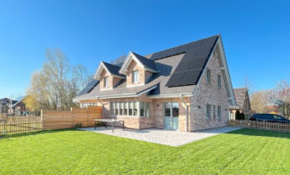Moderne Doppelhaushalfte in Niebull