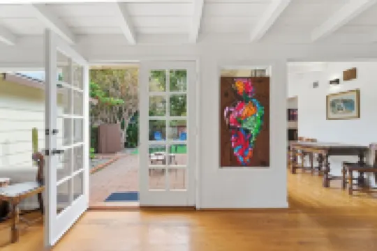 Pool, Foosball, Pool Table, Basketball Family Friendly, blocks from the beach!