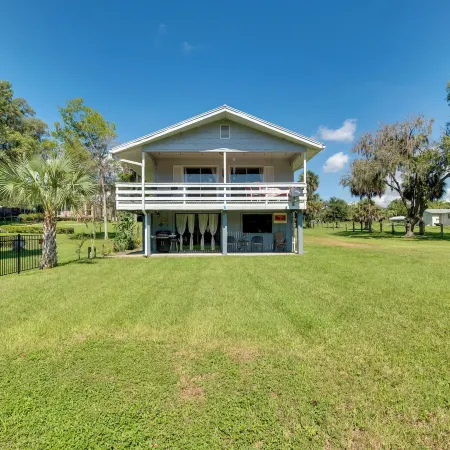 Docks + Balcony: Peaceful River Abode in Dunnellon