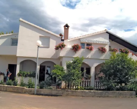 Apartment Dita Hotels in Nin