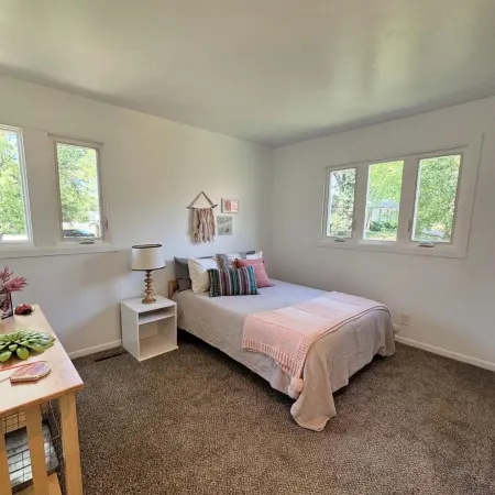 3Bedroom and Loft Countryside Dr Home Minutes from Pitt State and Local Eateries