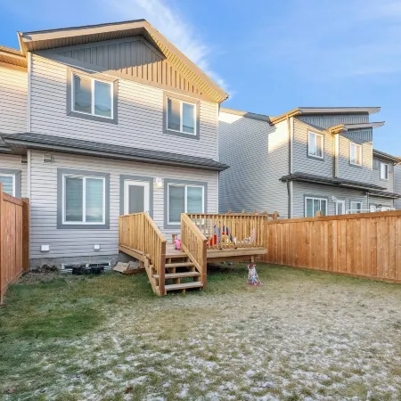 Modern 3BR Home Edmonton Near by Airport