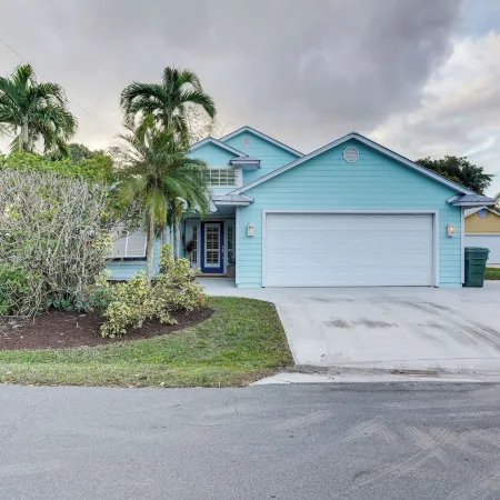 5 Mi to Stuart Beach! Home w/ Pet-friendly Yard
