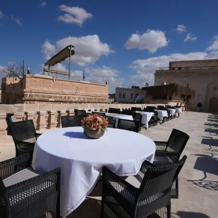 Shamas Hotel