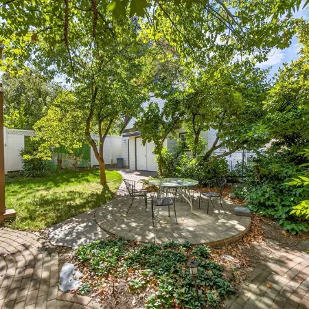 The Maple Apartment at Tudor House Vacation Rentals