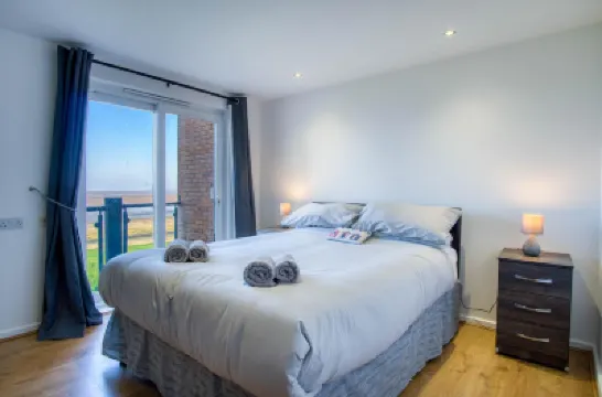 Ocean View - 2 Bedroom Apt - Llanelli Hotels in 