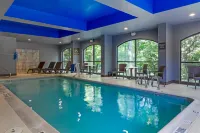Comfort Suites Regency Park - Pools
