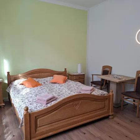 Freshly renovated former railroad station, detached and special Отели в г. Фёль