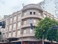 B.Hotel 888 Hotels near Pope's Square