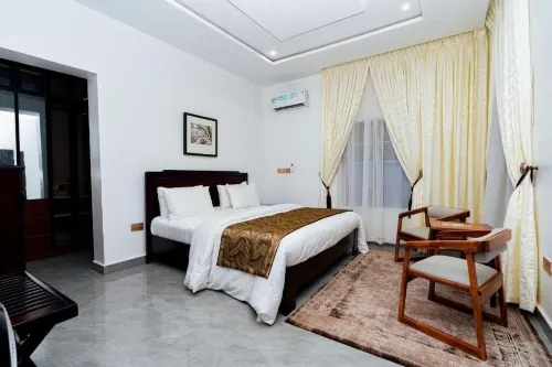 Creestar Hotel and Suites