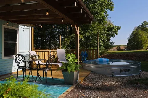 Couples Romantic Country Bungalow, Private, Stock Tank Pool, Birds, Wildlife