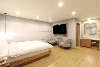 H Avenue Hotel in Gyeongju - Pet friendly