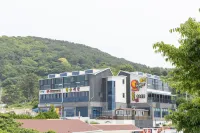 Geoje Sea Breeze Pension Hotels near Sinseondae Cliff