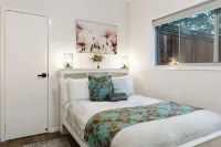 Wallaby 2 Bed, 1 Bath Cottage - Private Parkland Setting with Lake View