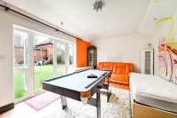 Windsor 5-bed House - Stroll to Castle - Sleeps 13