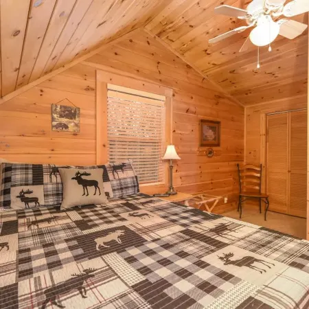 Gorgeous View. Hot Tub. Privacy. Fireplace. Pool & Fishing Access!
