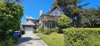 Lighthouse Beach House - Homestays