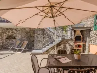 Robinia Hotels in Trezzone