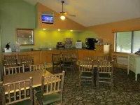 Super 8 by Wyndham Davenport - Desayuno