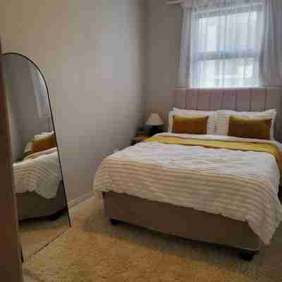 Cozy 1-Bed in Midrand Rooms