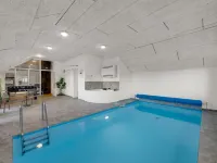 "Sylvi" - 1.7km from the Sea - Pools