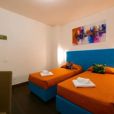 100 Passi dal Porto Hotels near Porta Livorno