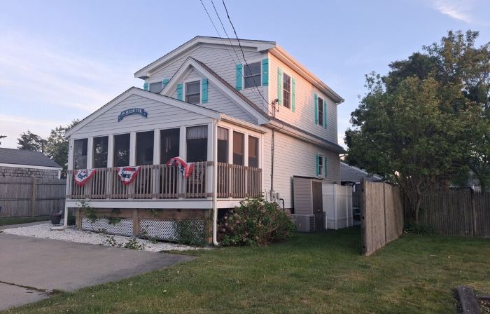 2 Story Beach House with full screen porch - Short walk to beach