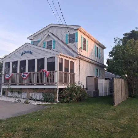 2 Story Beach House with full screen porch - Short walk to beach