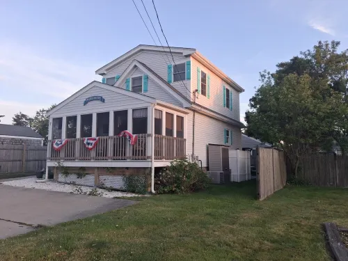 2 Story Beach House with full screen porch - Short walk to beach - Wifi